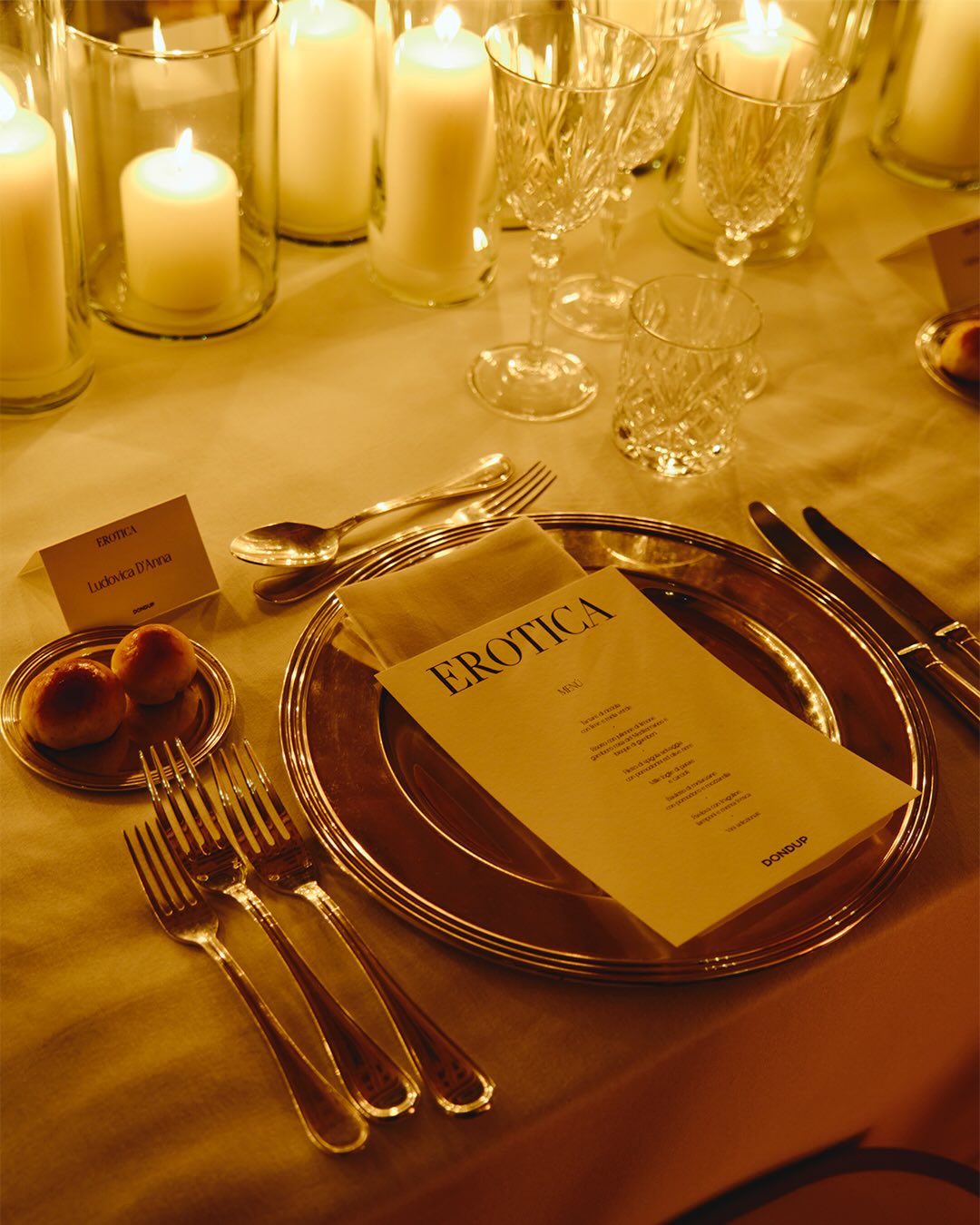 Mise en place della cena Dondup x Achille Lauro a Roma